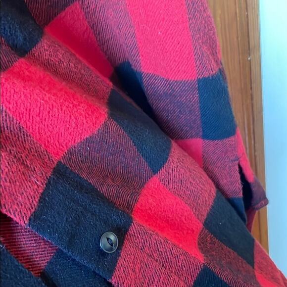 Madewell Buffalo Plaid Red and Black Button-Up Flannel - Picture 2 of 5